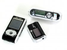Trois lecteurs MP3 Neonumeric  la loupe