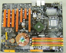 Photos de la DFI LANParty nForce 590 SLI